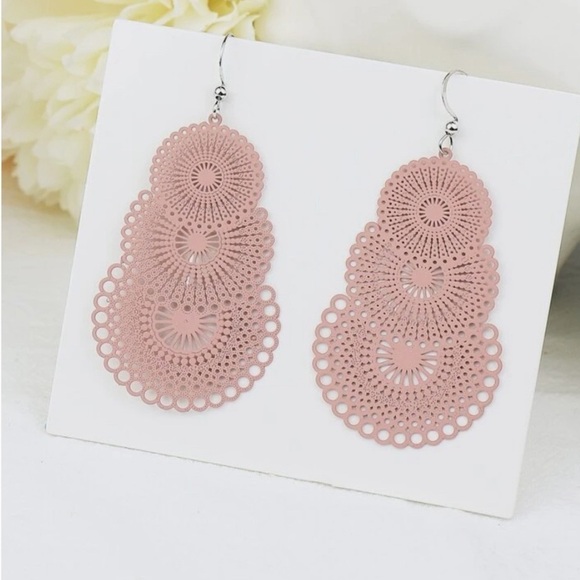 Pink Hollow Filigree Circle Drop Earrings - Picture 4 of 13